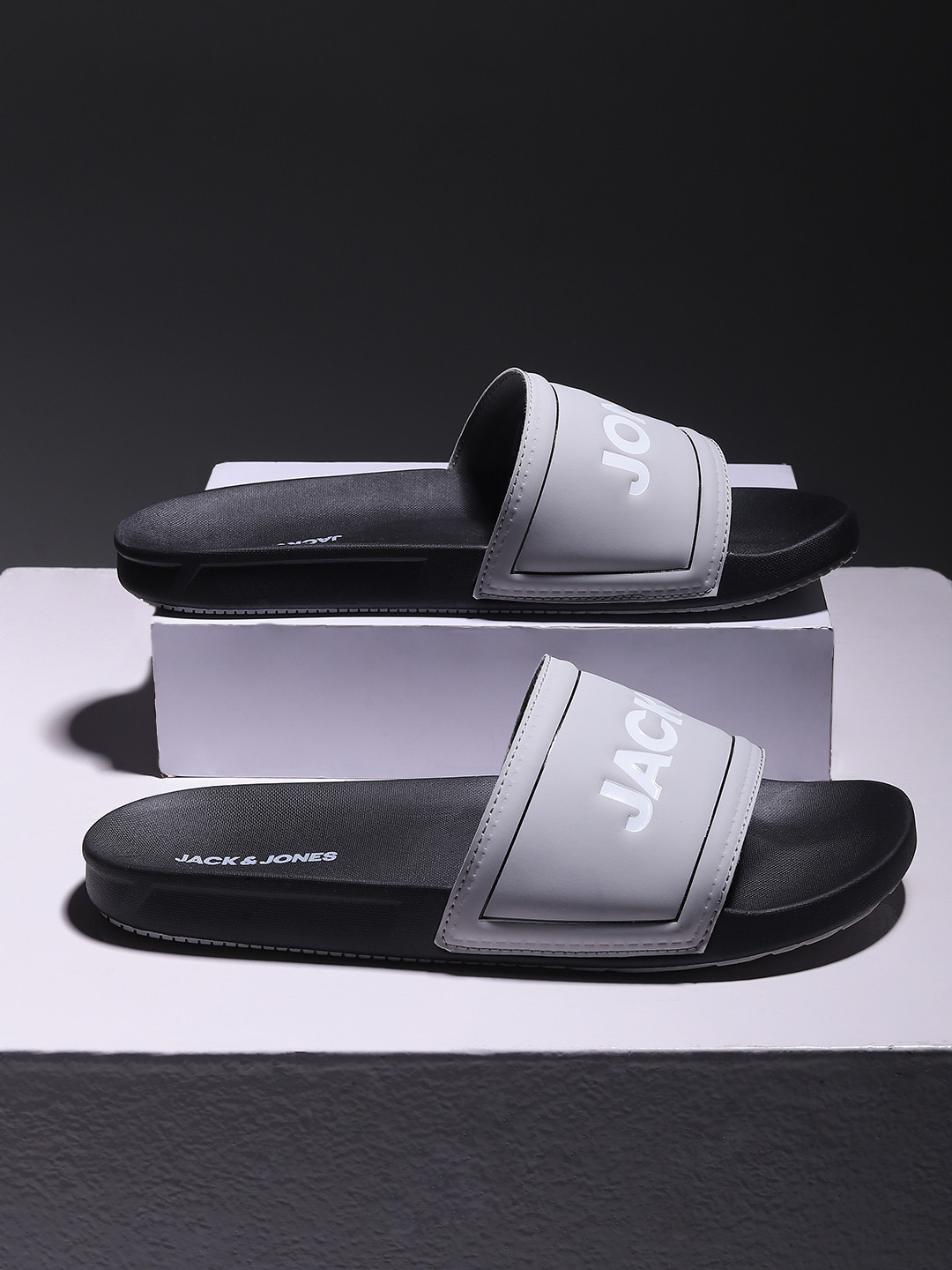 

Jack & Jones Men Grey & Black Colourblocked Sliders