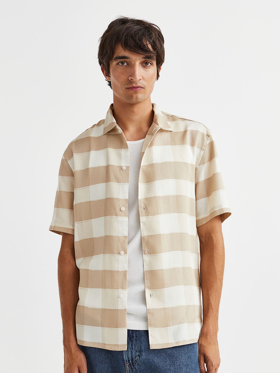 

H&M Men Beige & White Striped Regular Fit Lyocell Short-Sleeved Shirt