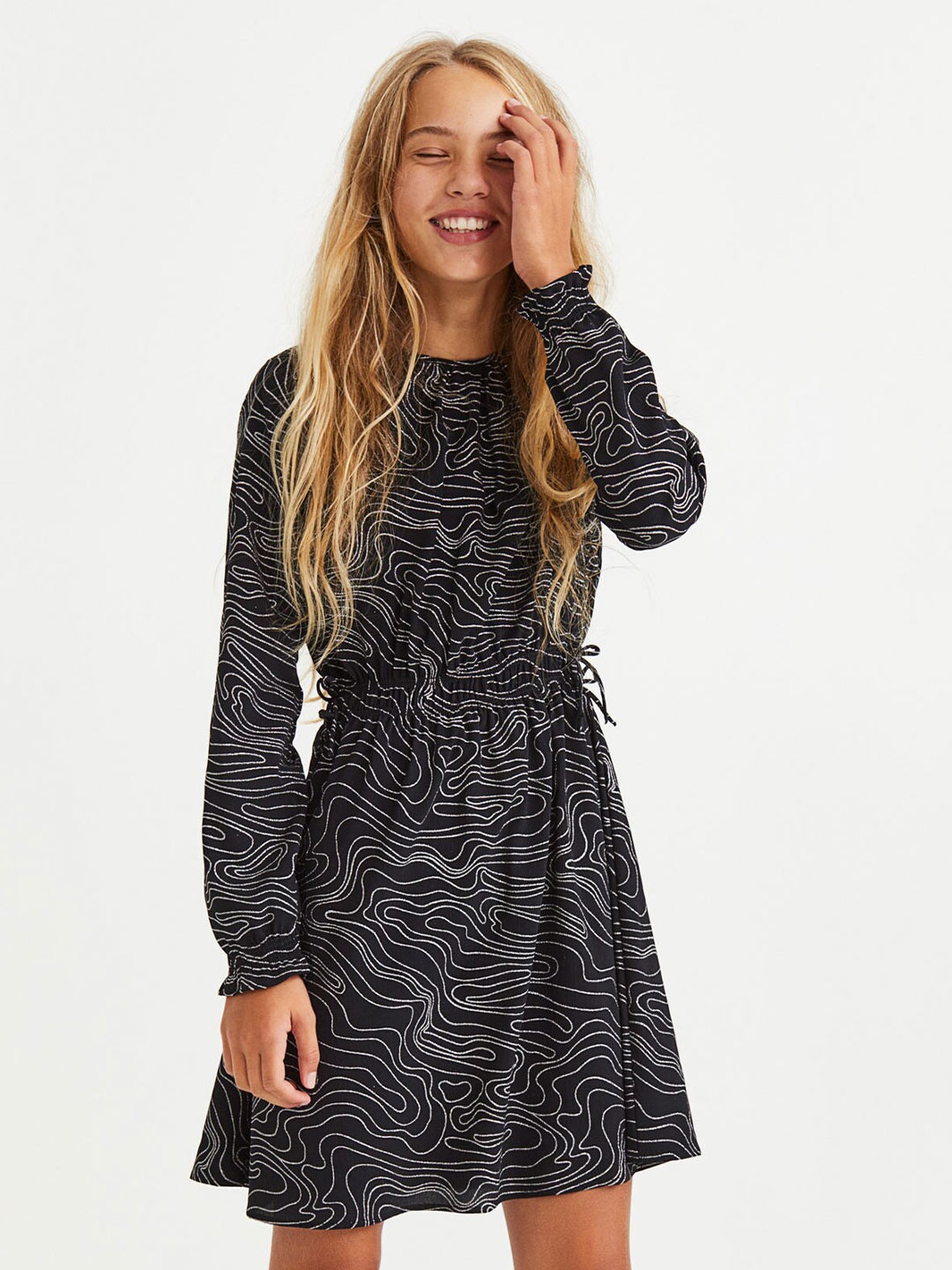 

H&M Girls Black & White Abstract Print Cuffed Sleeveless A-Line Dress