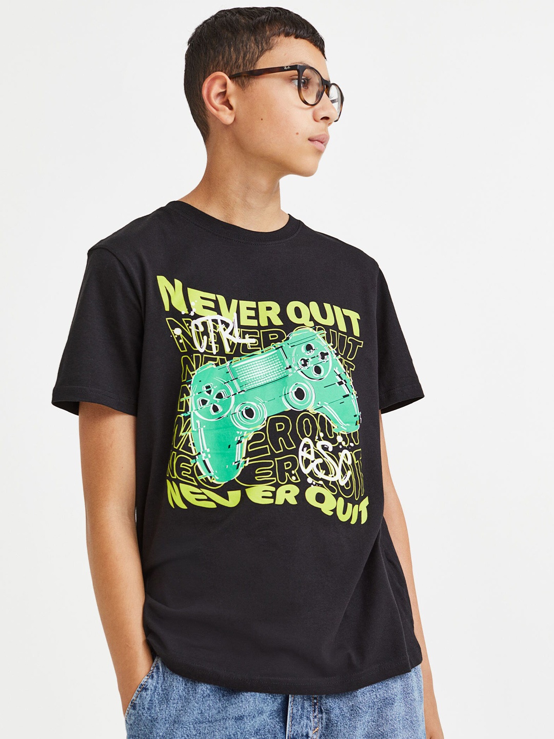 

H&M Boys Black & Yellow Pure Cotton Typography Printed T-shirt