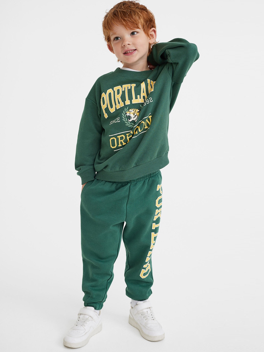 

H&M Boys Green Printed joggers