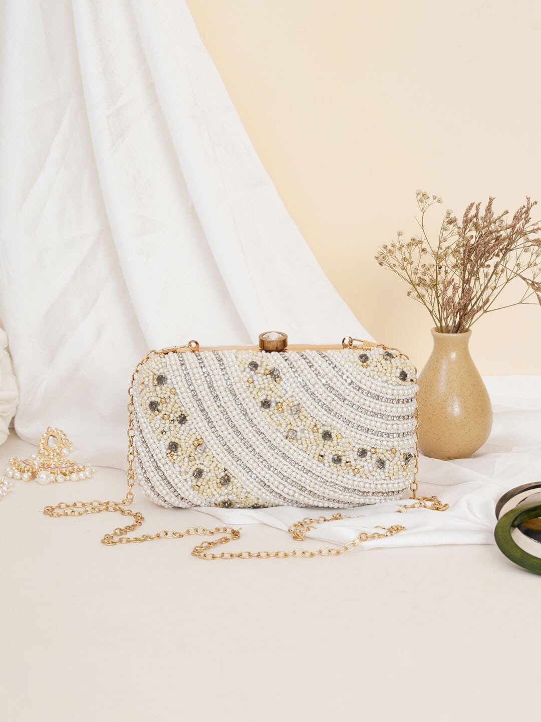 

FABBHUE Women White & Gold-Toned Embellished Box Clutch