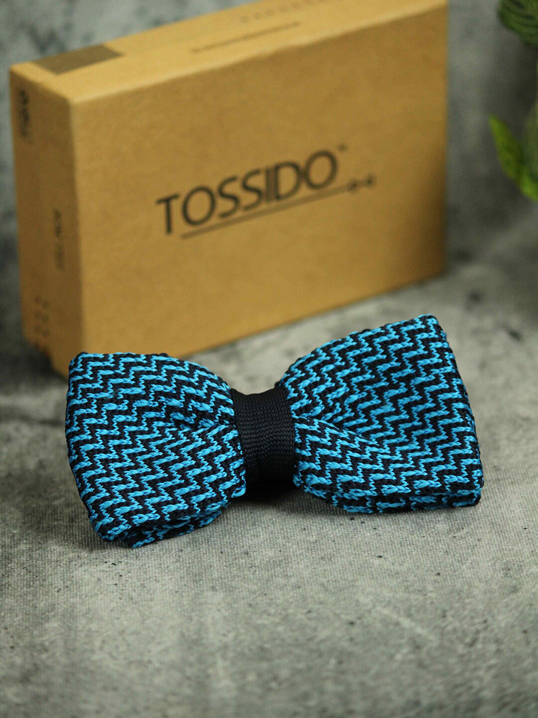 

Tossido Men Blue & Black Printed Bow Tie