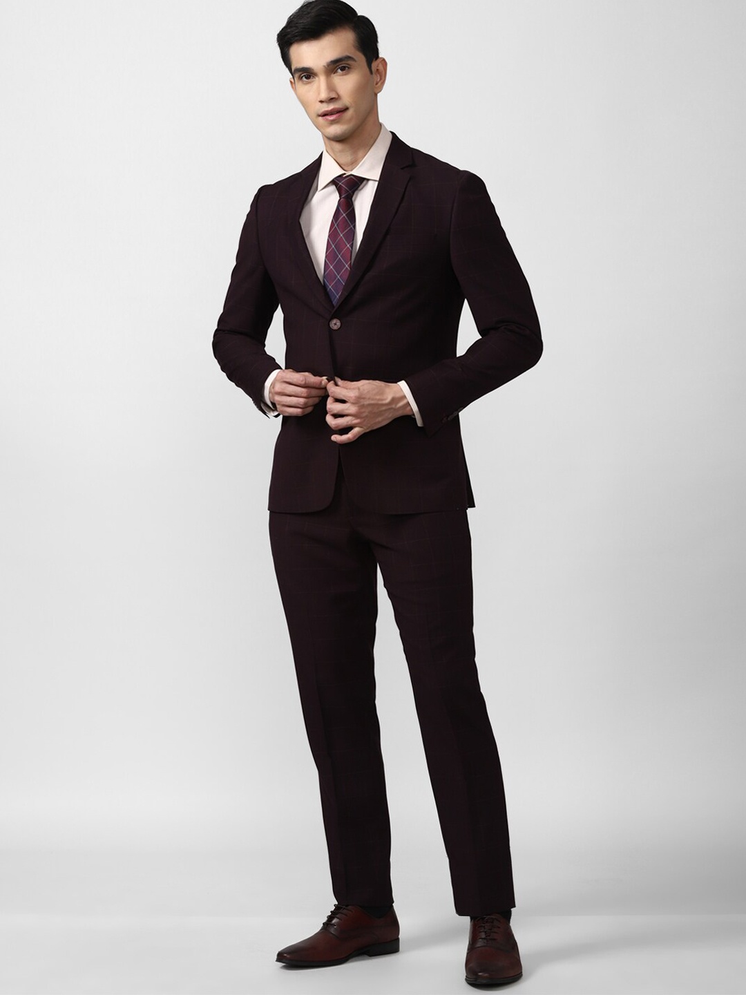 

Peter England Elite Men Brown Solid Two Piece Suit