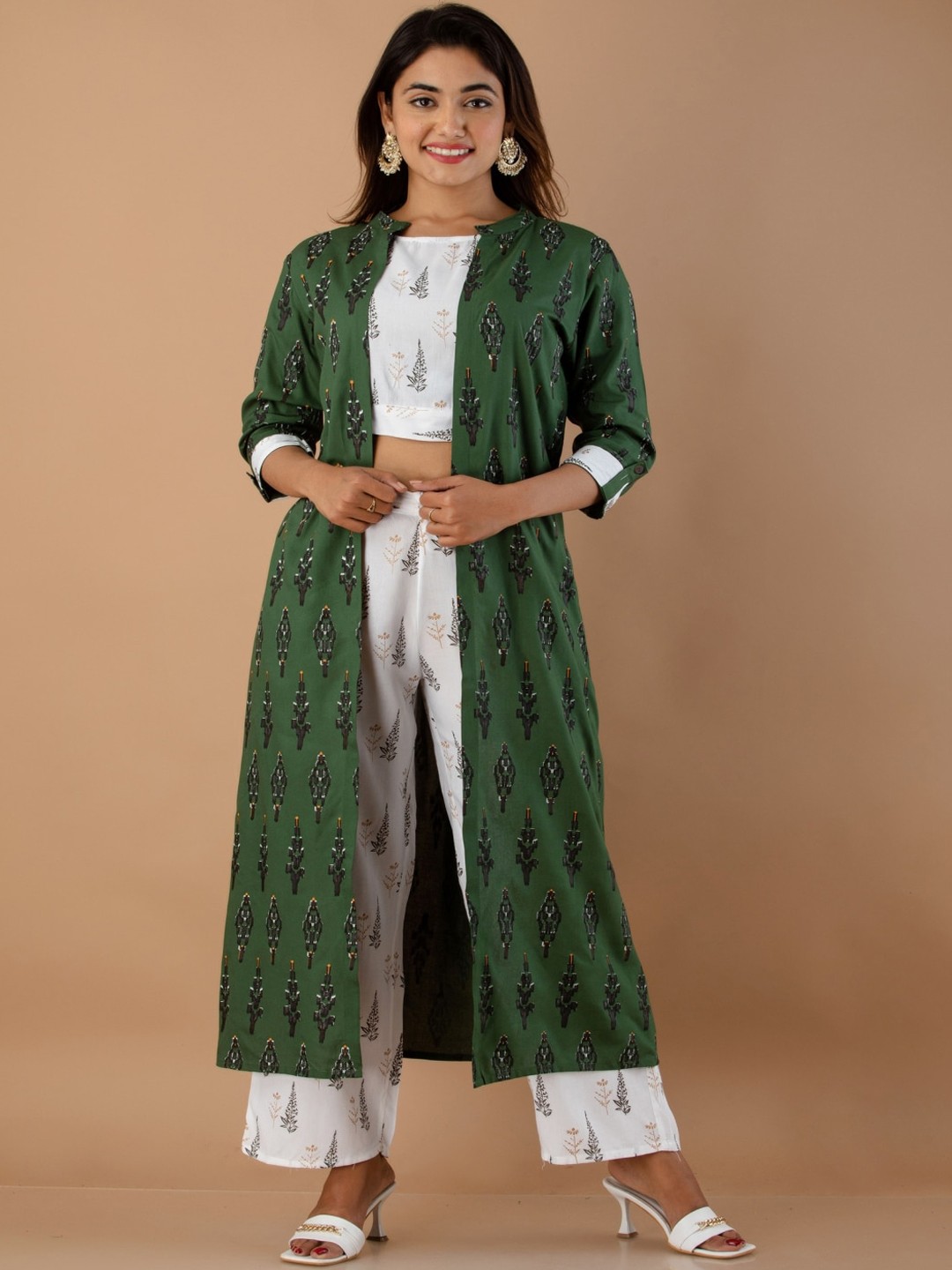 

RUHAZAT Women Green Floral Printed Top with Trousers