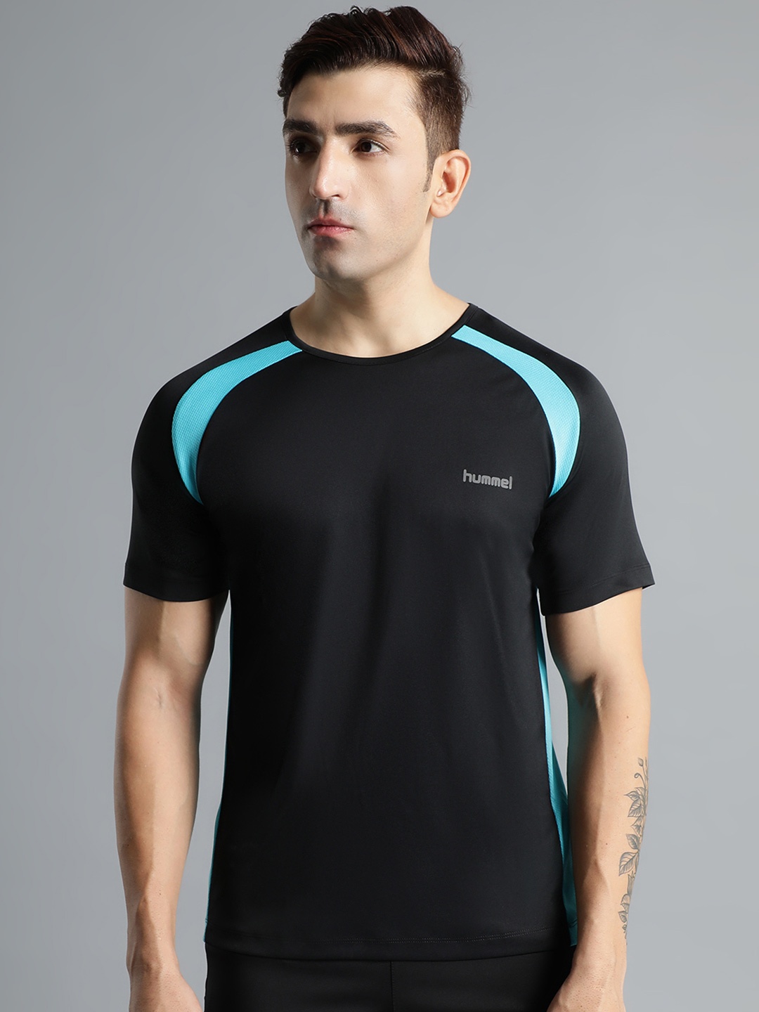 

hummel Men Black T-shirt