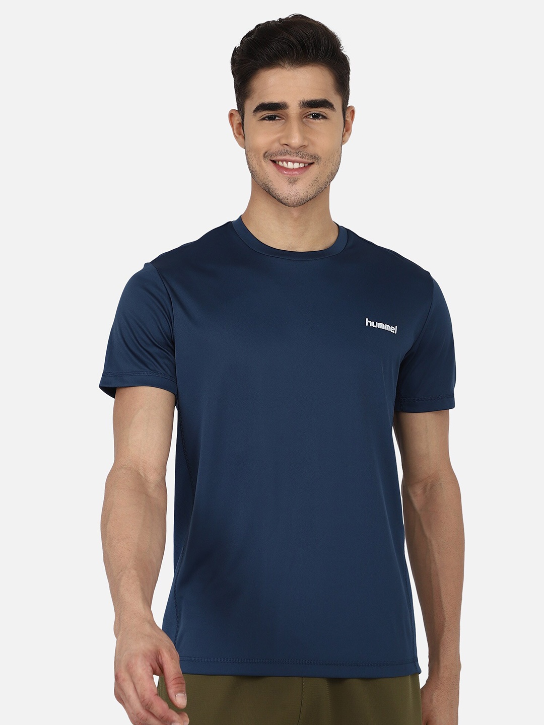 

hummel Men Blue Solid T-shirt
