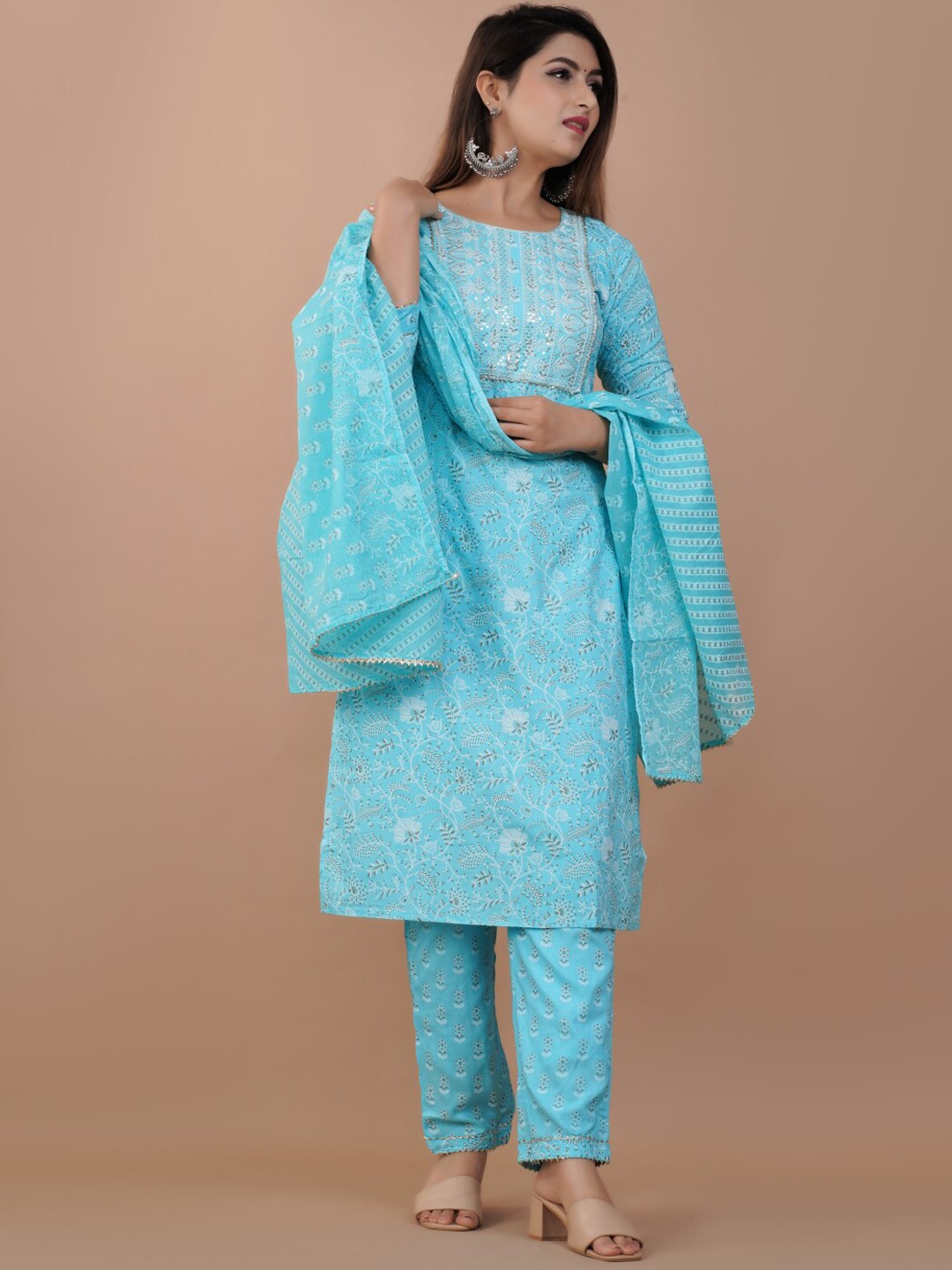

RUHAZAT Women Blue Floral Printed Kurta with Trouser & With Dupatta Set
