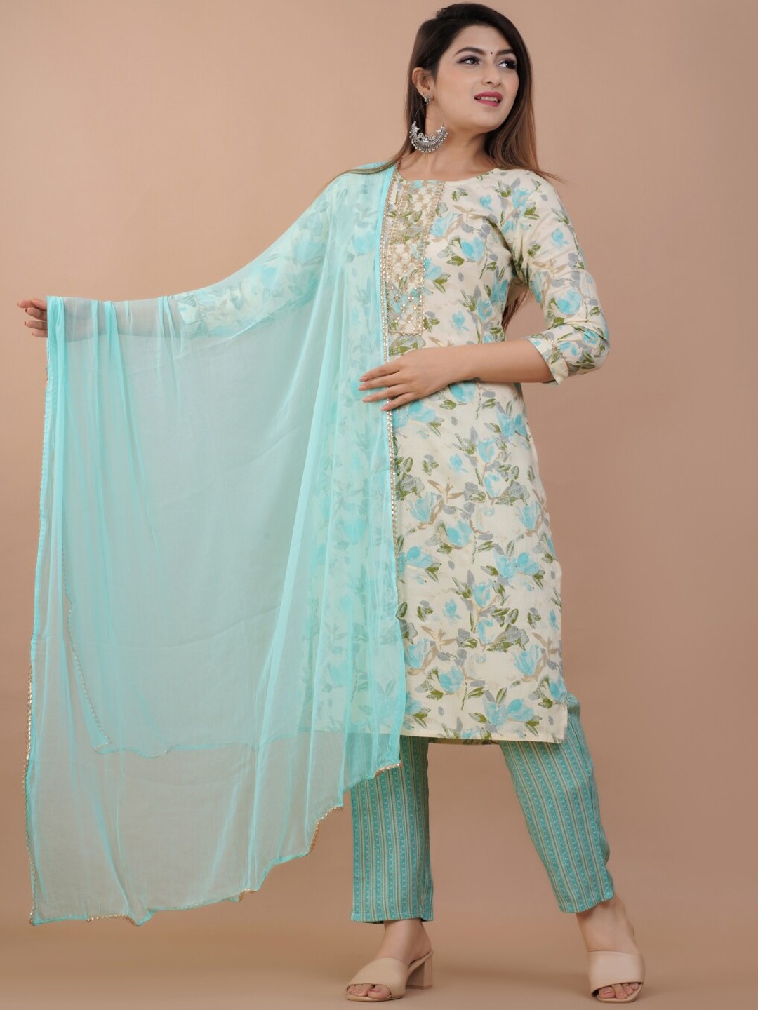 

RUHAZAT Women Blue Floral Printed Gotta Patti Kurta with Trouser & With Dupatta