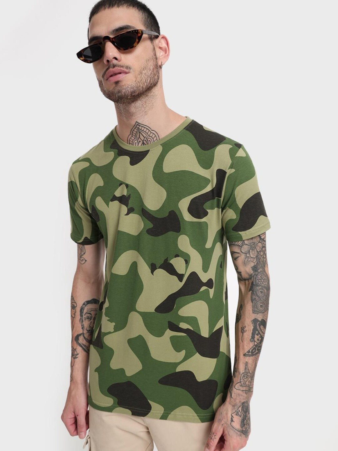 

Bewakoof Men Olive Green & Green Camouflage Printed T-shirt