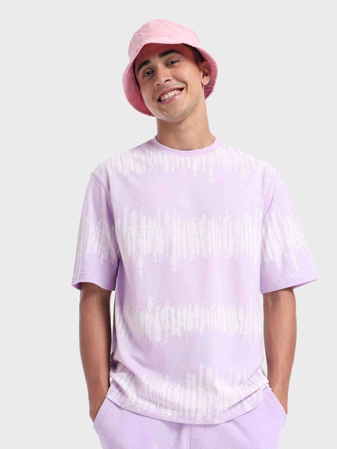 

Bewakoof Men Purple & White Tie and Dye Dyed Cotton Loose T-shirt