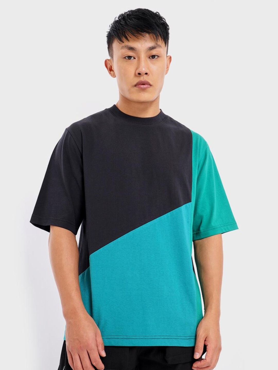 

Bewakoof Men Black & Blue Colourblocked Cotton Oversized T-shirt