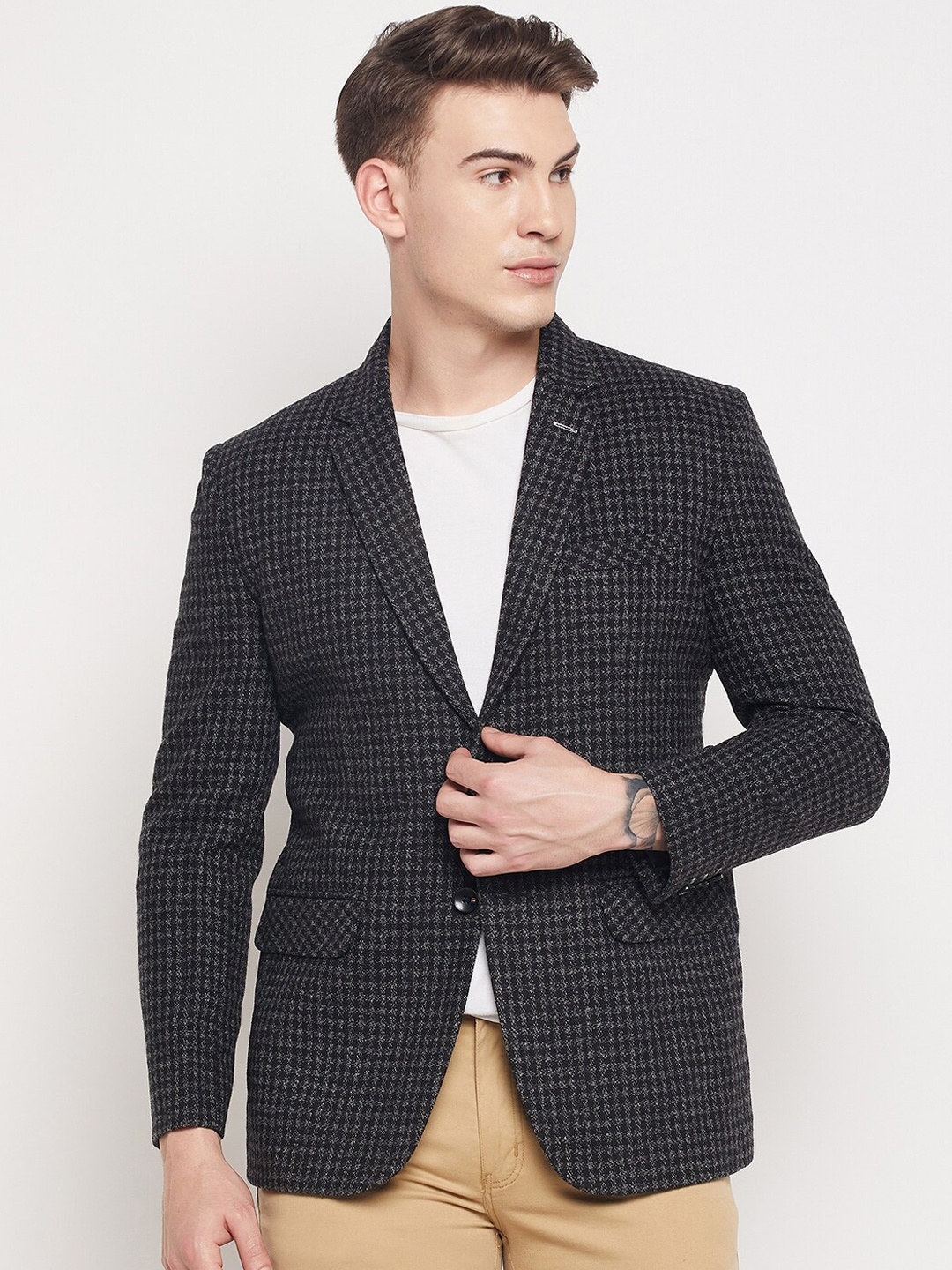 

Duke Men Black Checked Formal Blazer