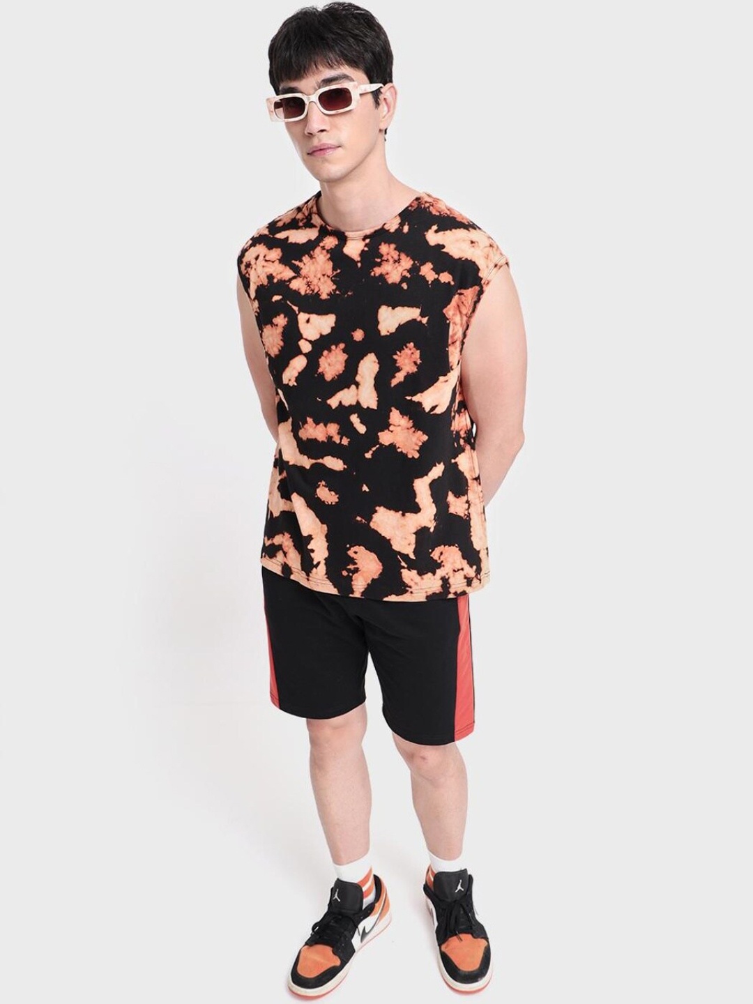 

Bewakoof Men Black Tie-Dye Print Oversized Vest