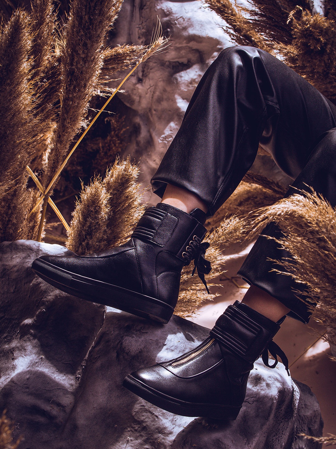

Saint G Black Leather Front Zipper Round Toe Mid-Top Regular Boots