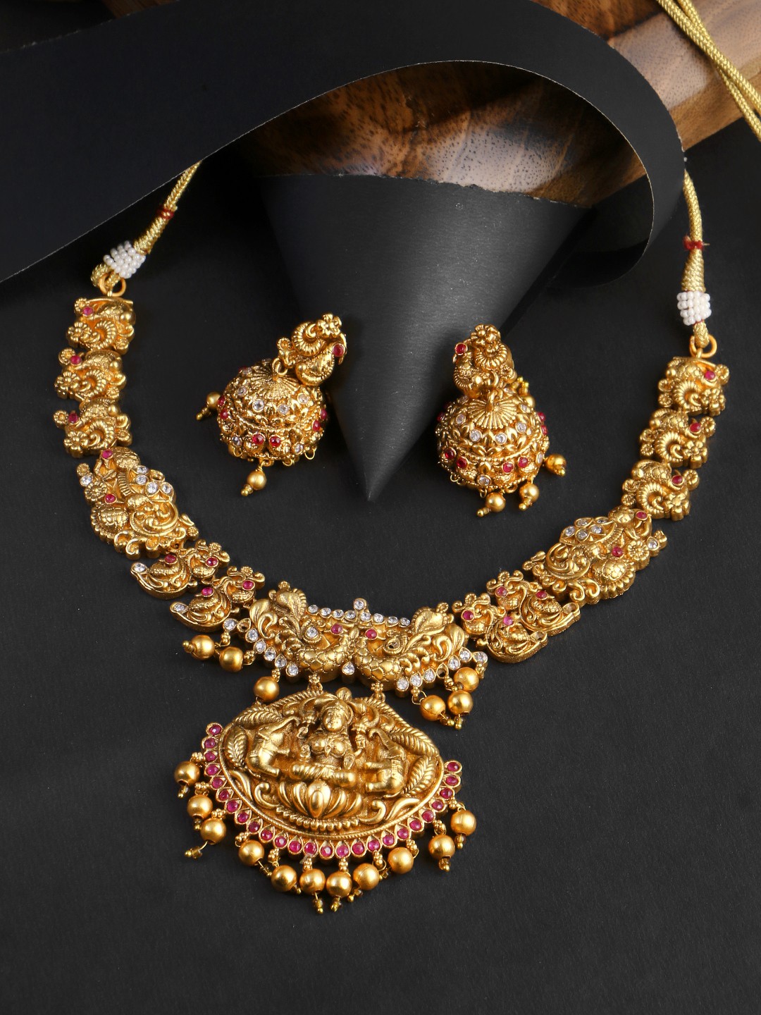 

Adwitiya Collection Gold-Plated Artificial Beads Jewellery Set