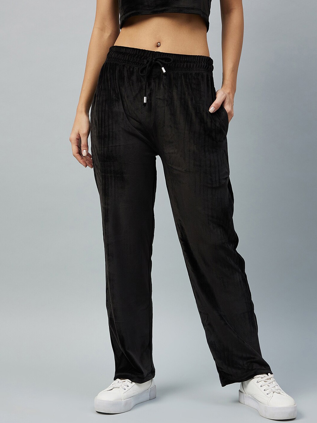 

DELAN Women Black Solid Cotton Jogger