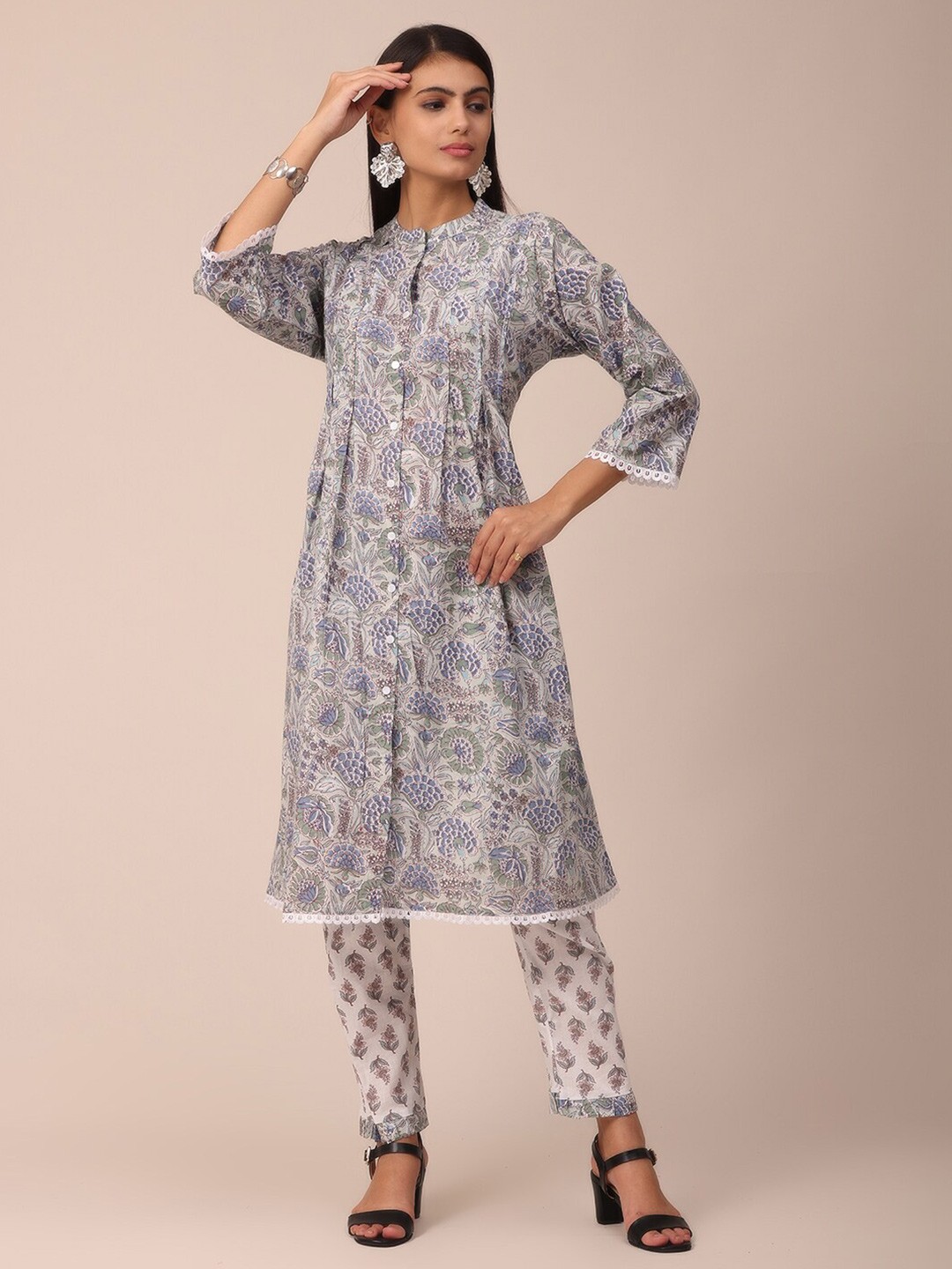 

NAYRA Women Floral Printed Floral Band Collar Cotton Kurta, Blue