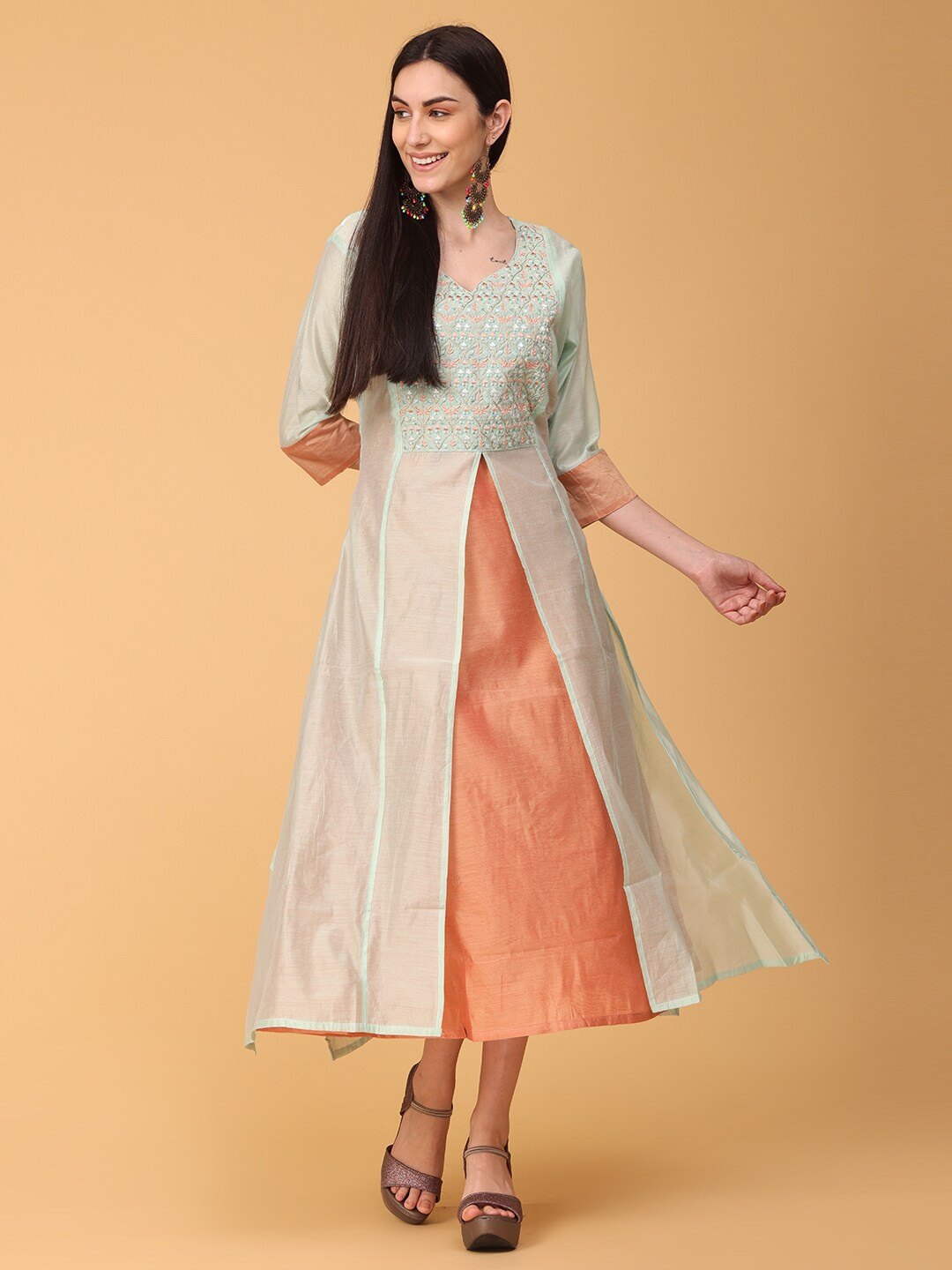 

NAYRA Women Green & Peach-Coloured Ethnic Motifs Embroidered Kurta