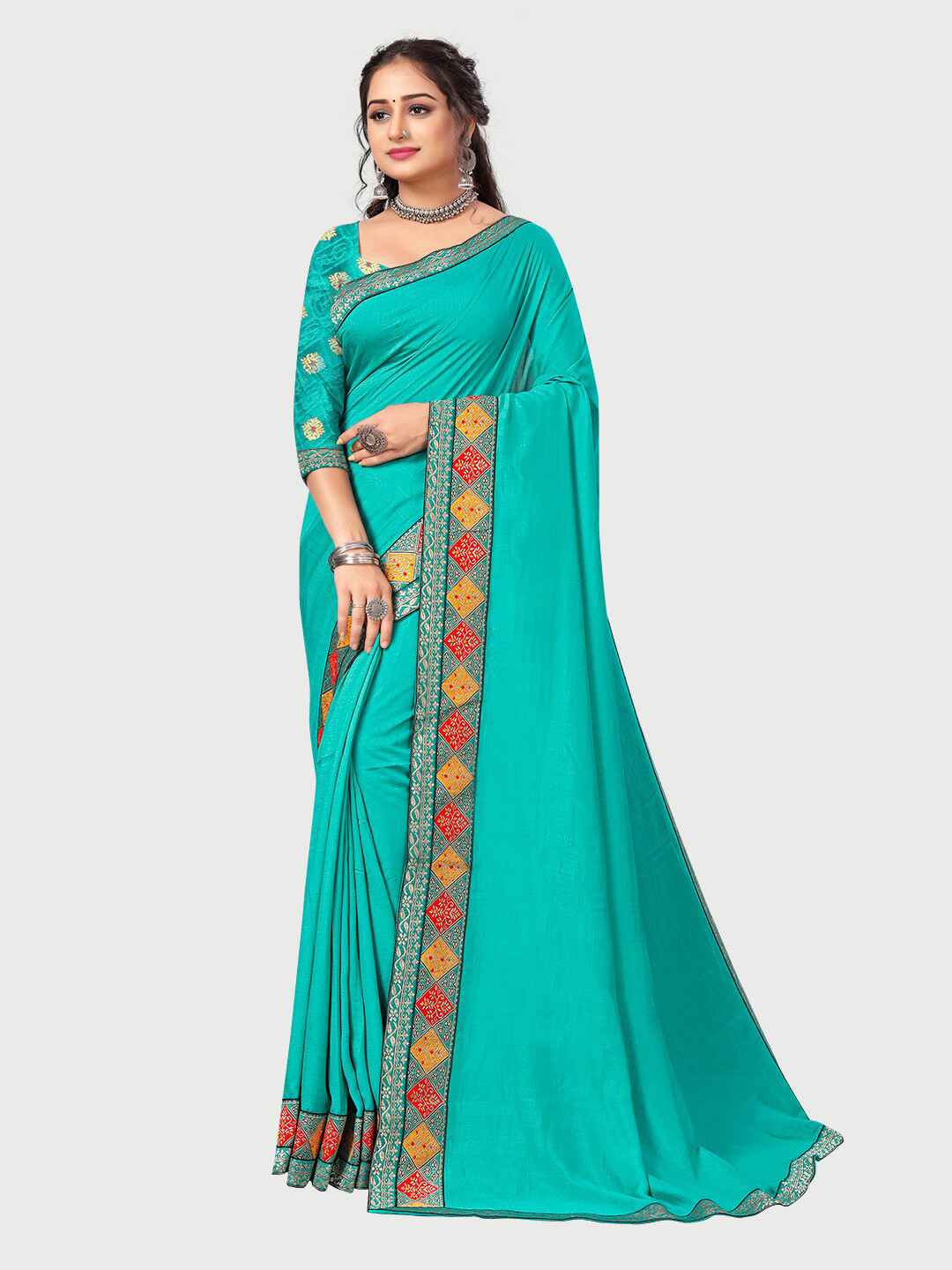 

Mitera Women Turquoise Blue & Red Zari Silk Blend Saree With Unstitched Blouse