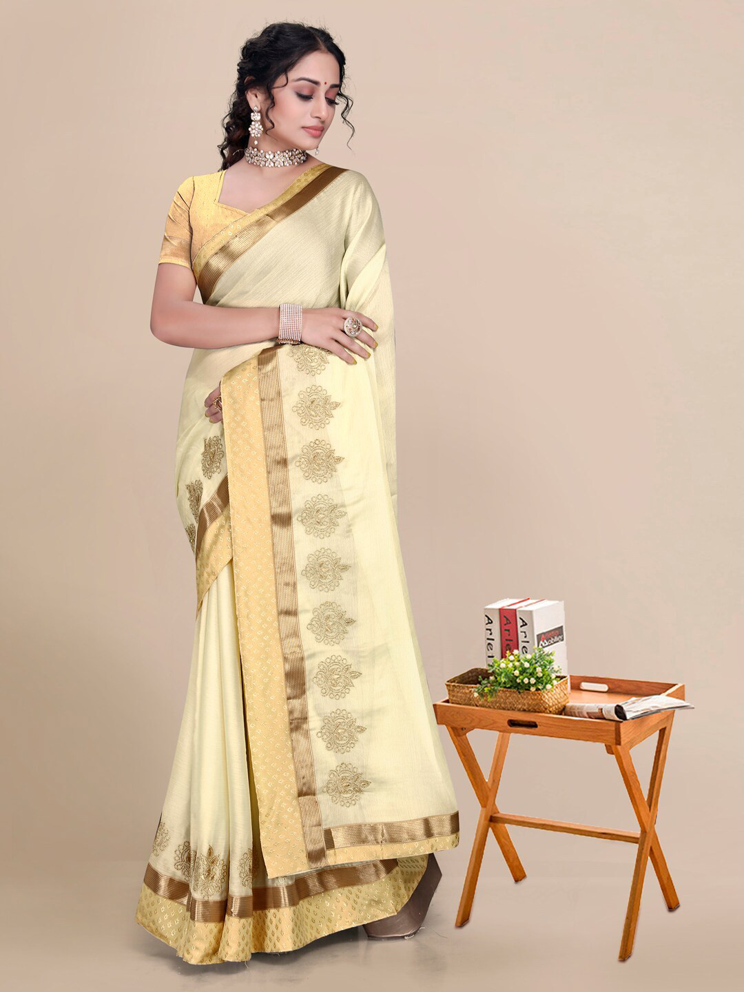 

Mitera Cream-Coloured & Gold-Toned Zari Pure Chiffon Saree