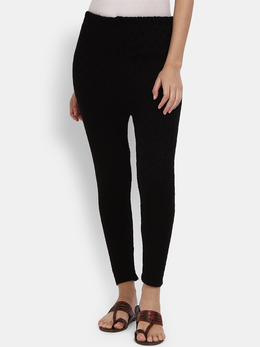 

Desi Mix Women Black Solid Cotton Leggings