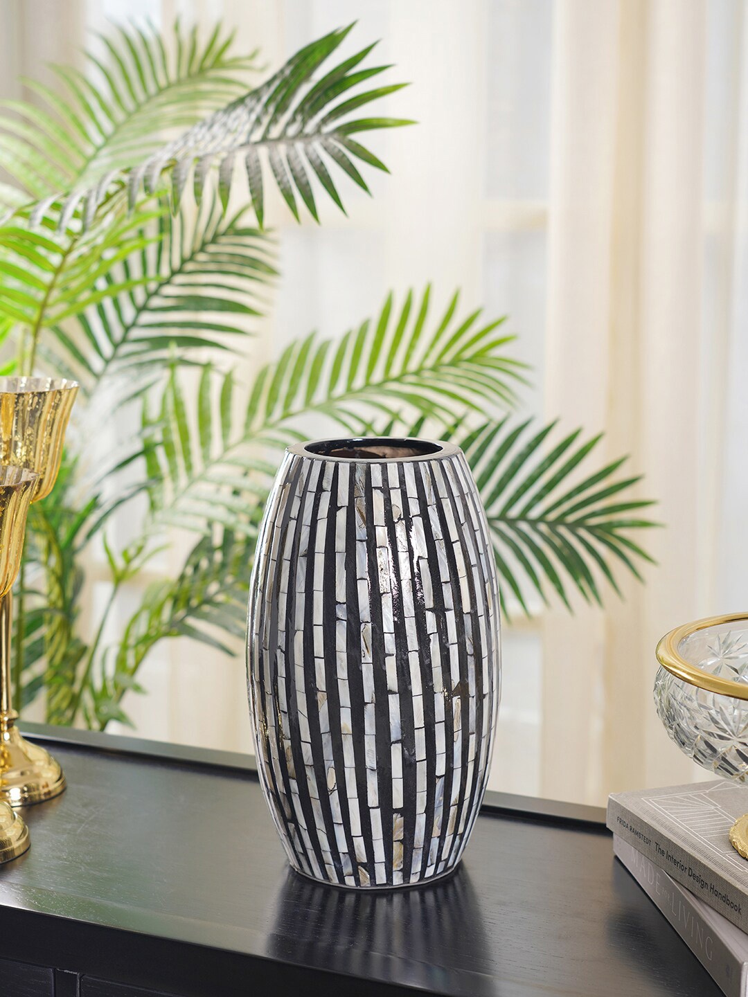 

Pure Home and Living Black & White Textured Ceramic Flower Vase