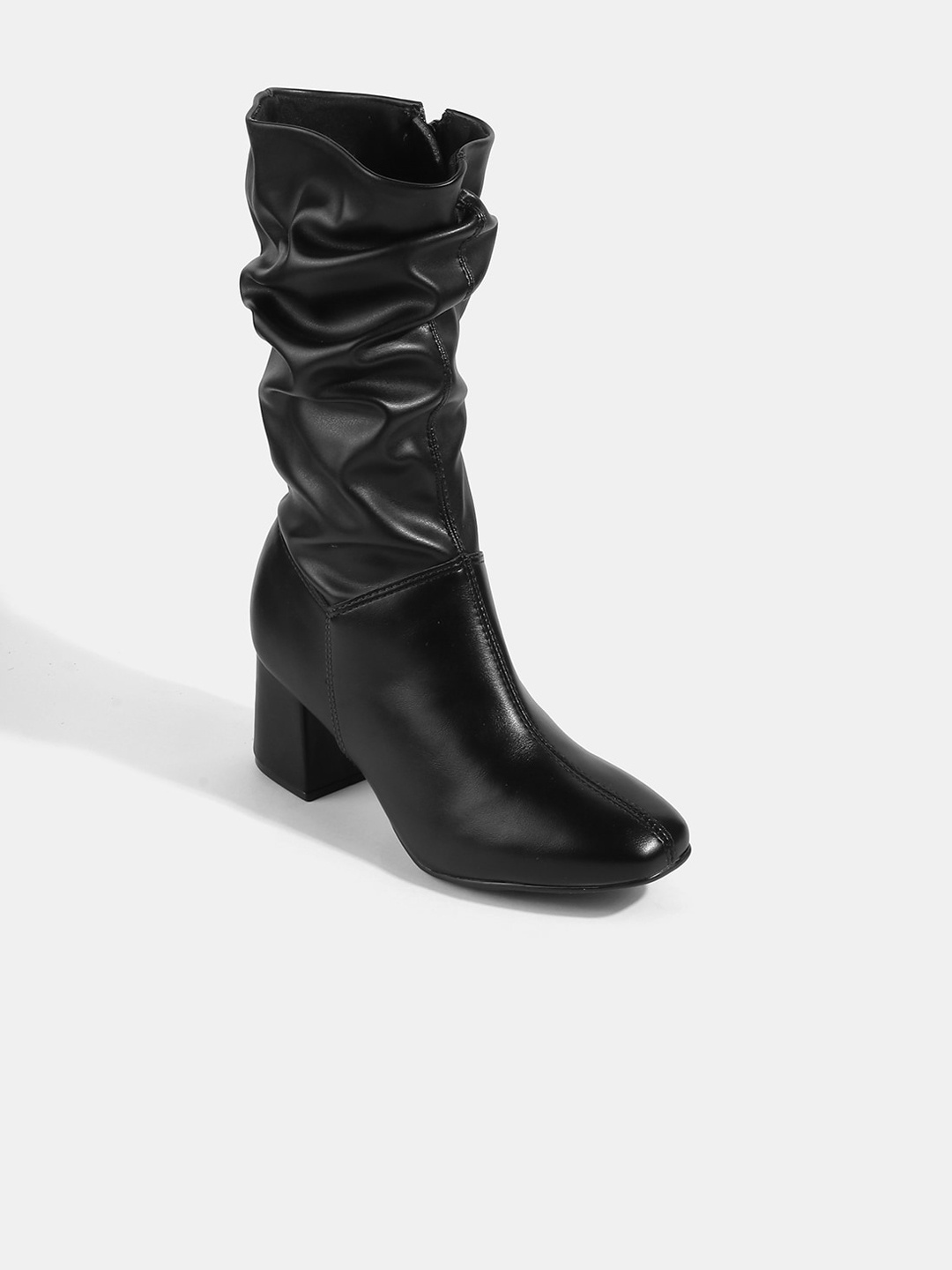 

LEMON & PEPPER Women Black Solid Slouchy Boots