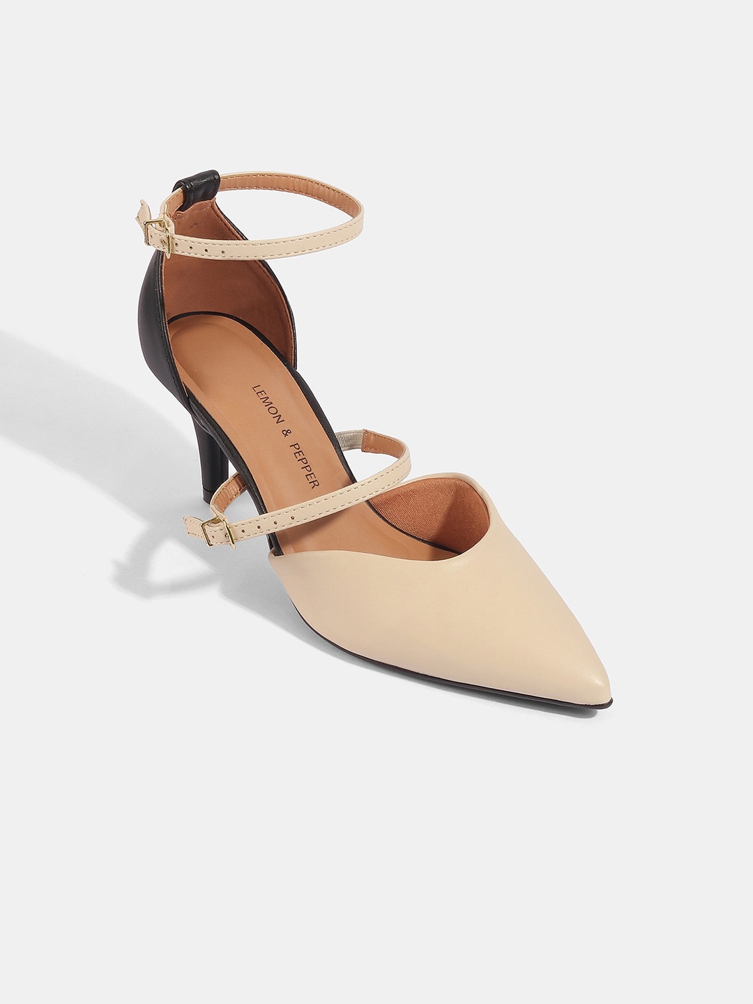 

LEMON & PEPPER Cream-Coloured & Black Colourblocked Pumps