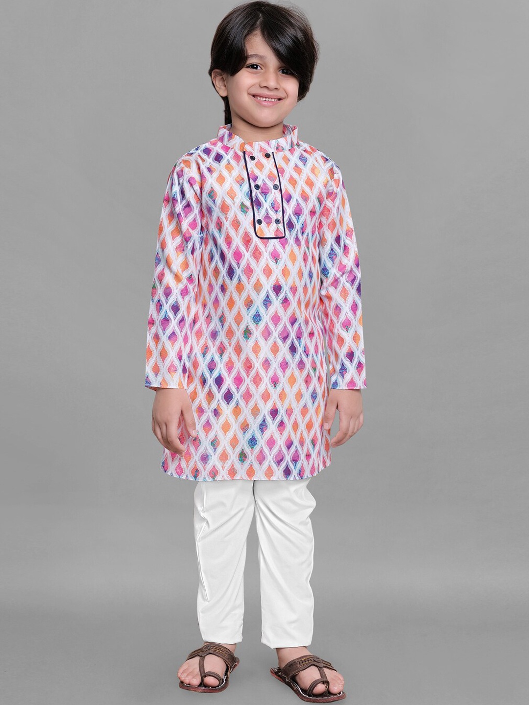 

FASHION DREAM Boys White Printed Kurta with Pyjamas