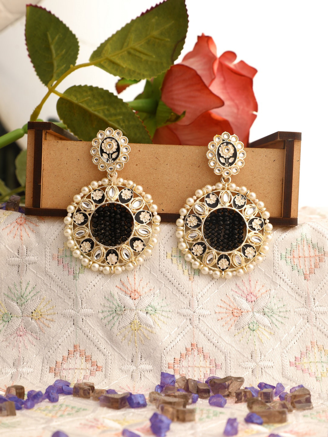 

Vita Bella Women Gold-Toned & Black Circular Drop Earrings