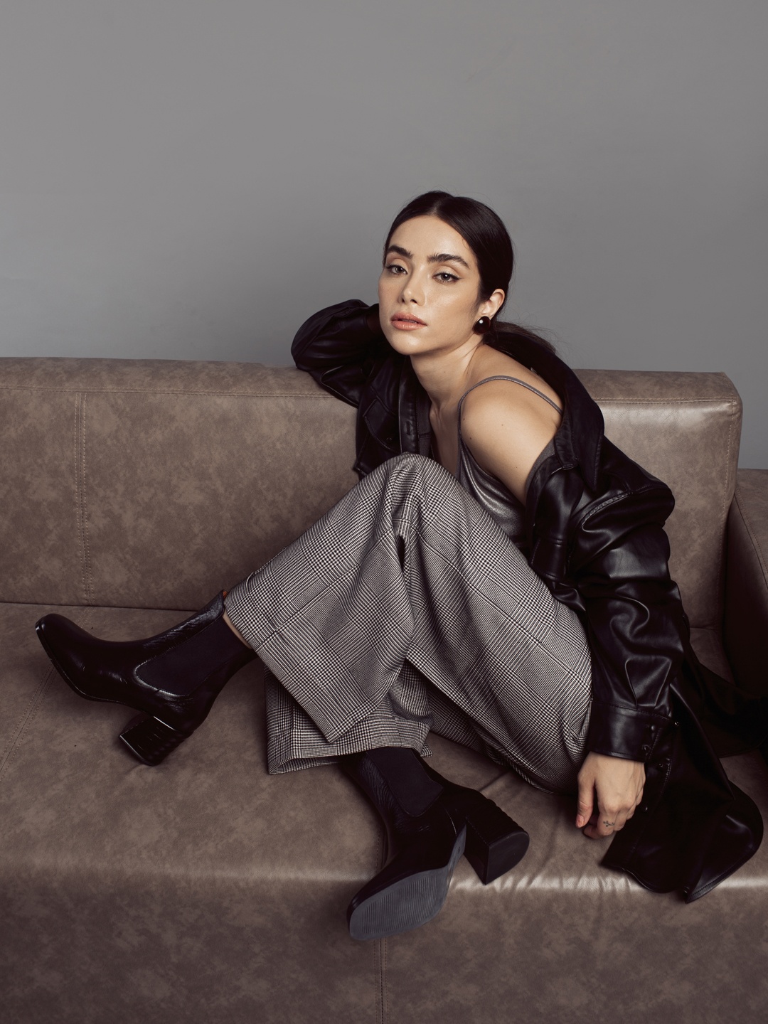 

Saint G Black Distressed Leather Mid-Top Block Heels Chelsea Boots