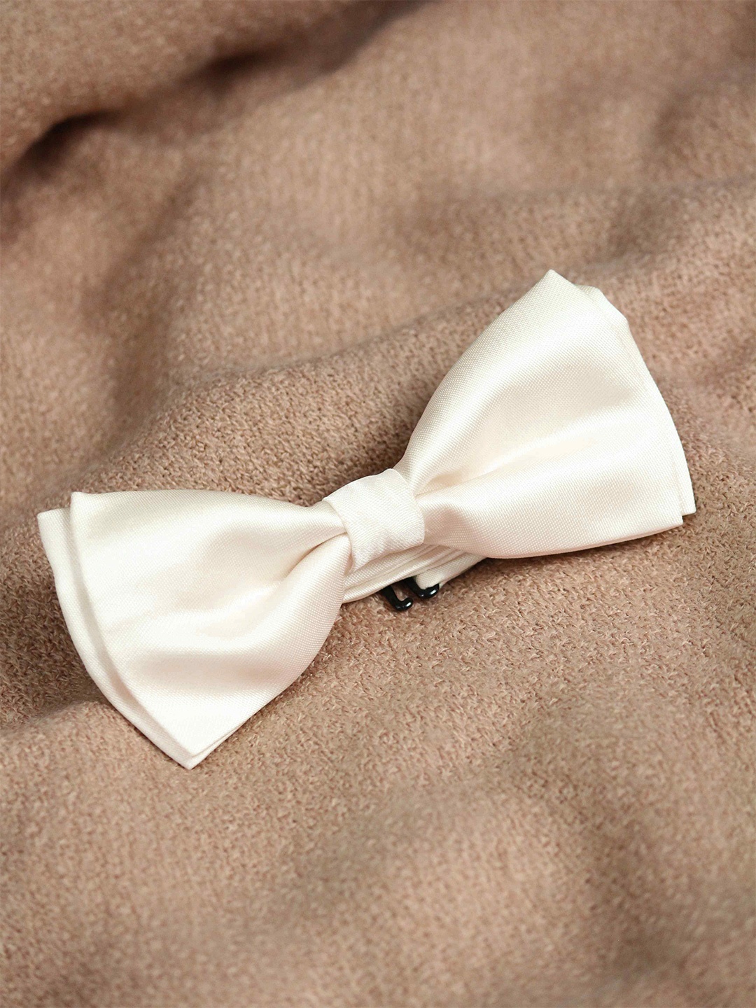 

Tossido Men Beige & Black Bow Tie