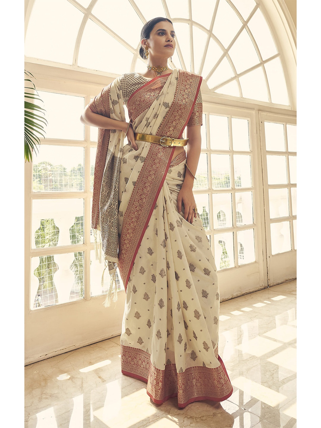 

elora Off White & Red Ethnic Motifs Zari Silk Blend Tussar Saree