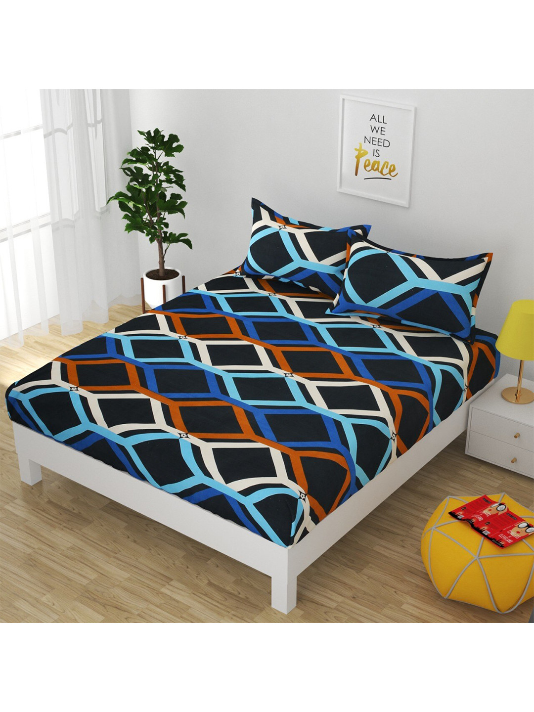 

Bajo's Black & White Geometric 250 TC Queen Bedsheet with 2 Pillow Covers