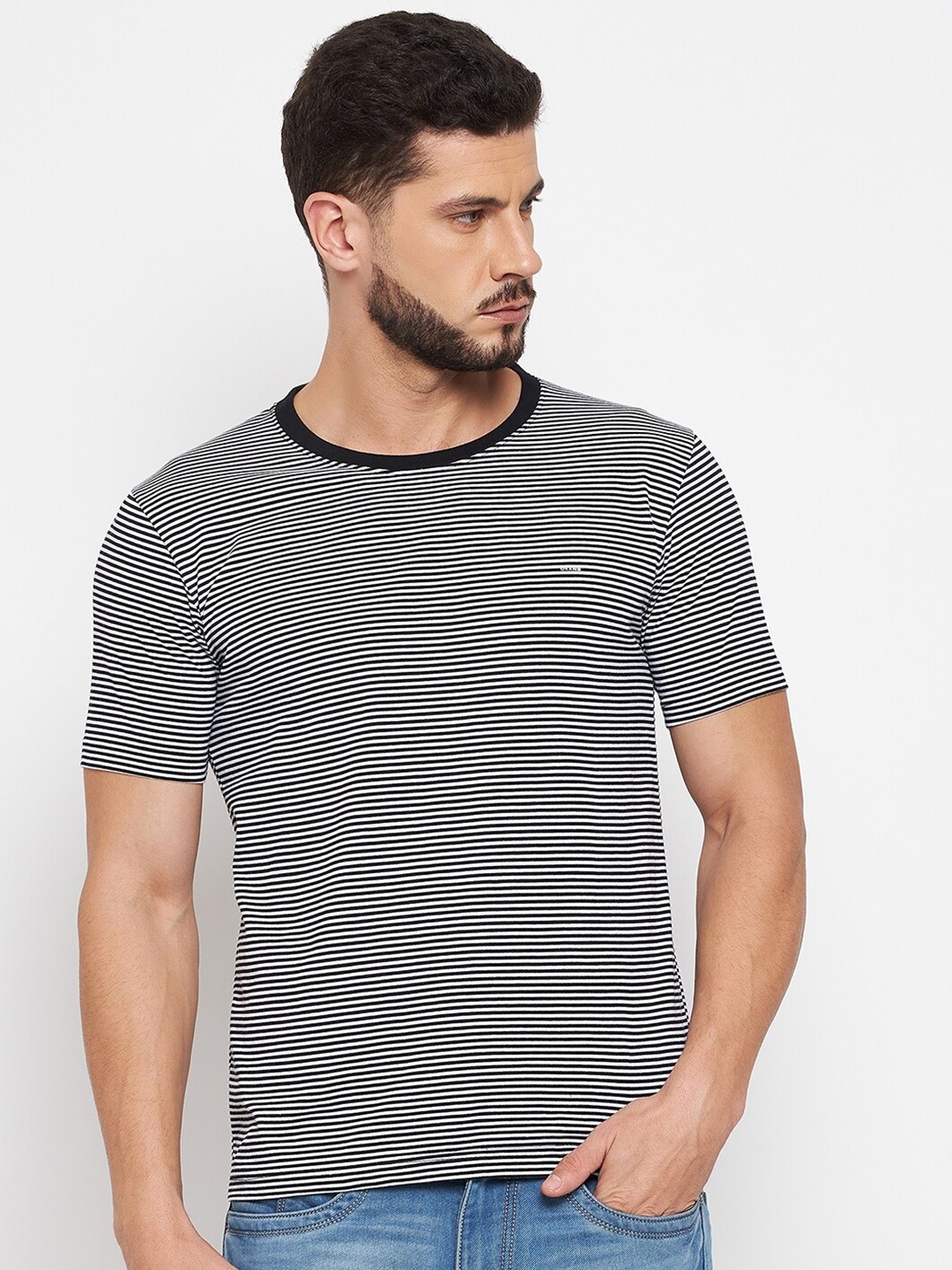

Okane Men Black Striped Raw Edge T-shirt