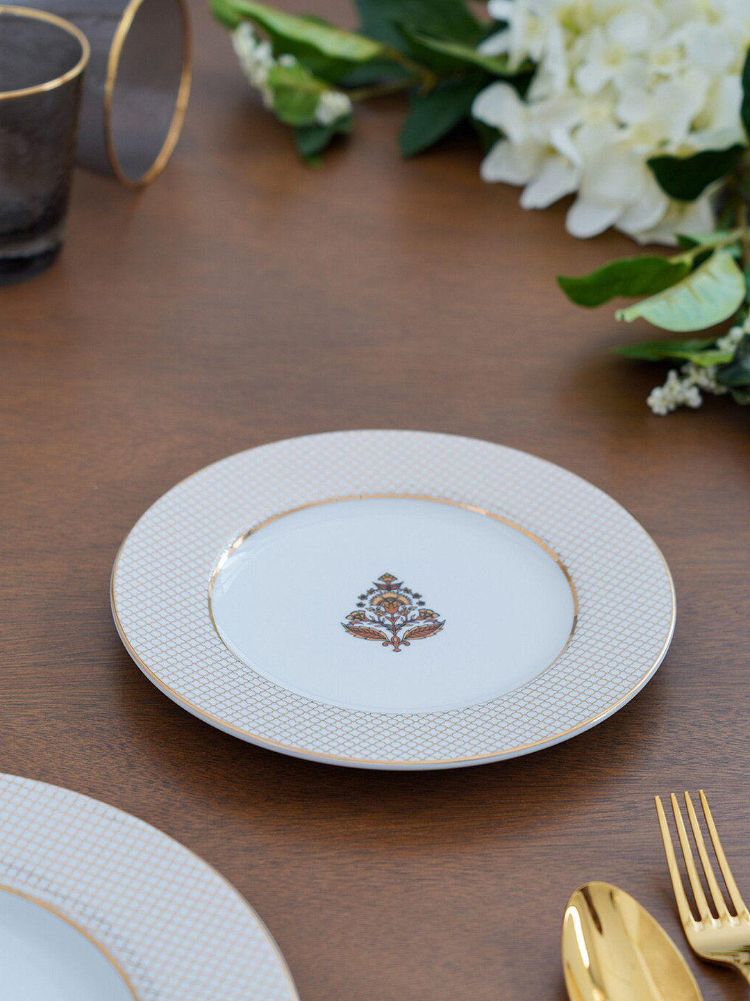 

Pure Home and Living Set of 2 White Dishwasher & Microwave safe Porcelain Glossy Plates