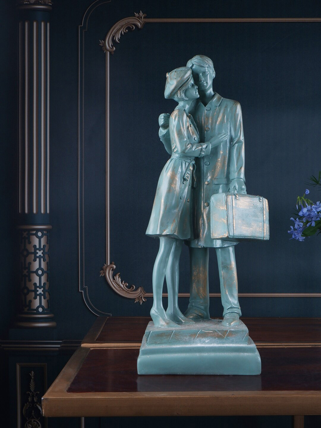

THE WHITE INK DECOR Blue Couple Figurine Showpiece
