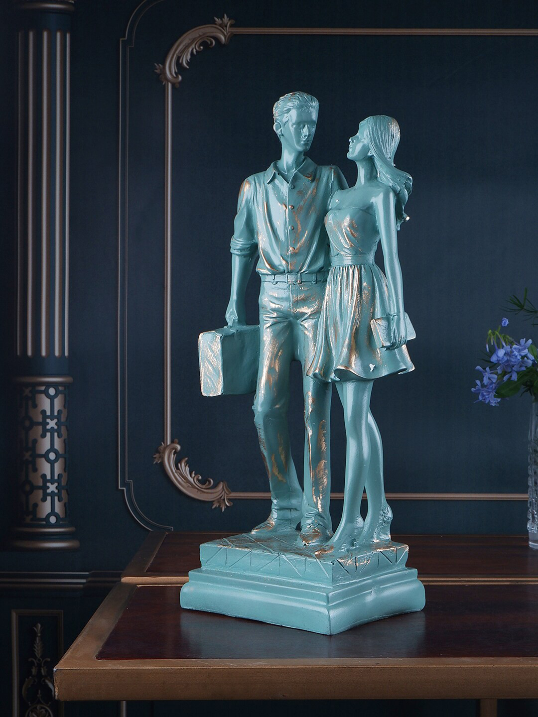 

THE WHITE INK DECOR Blue Premium Couple Figurine Showpiece