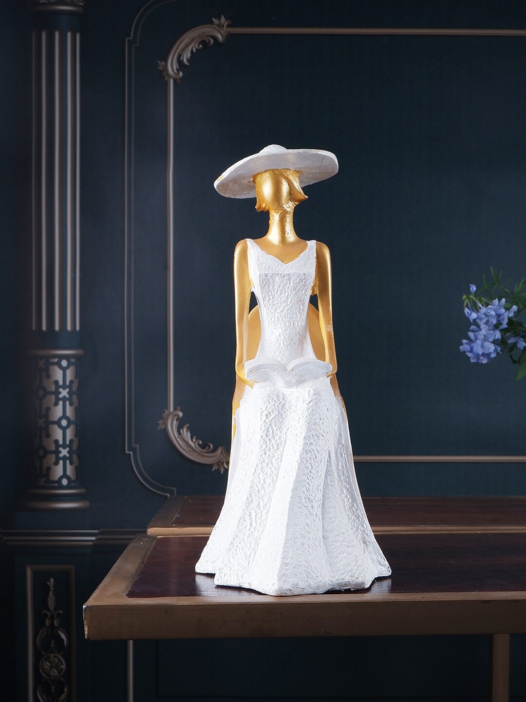 THE WHITE INK DECOR White Premium Art Figurine Showpiece