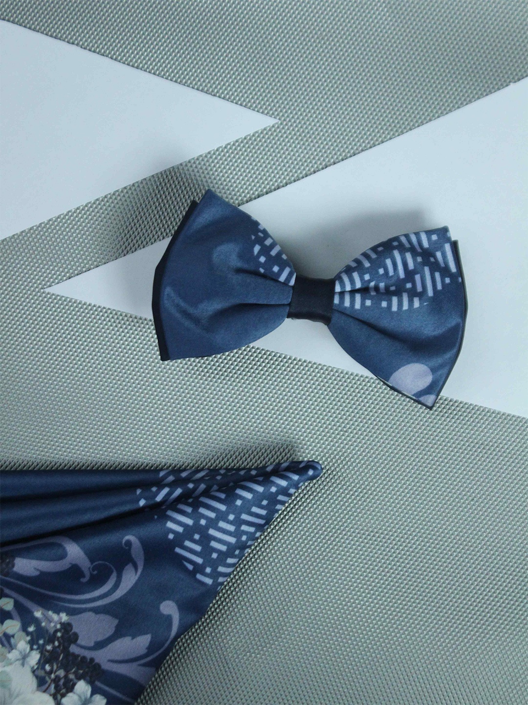 

Tossido Men Blue & Black Printed Bow Tie