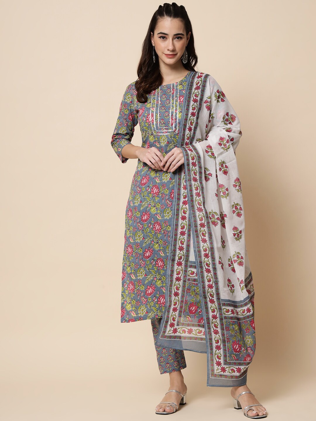 

heemara Women Grey Floral Printed Pure Cotton Kurta with Trouser & With Dupatta Set