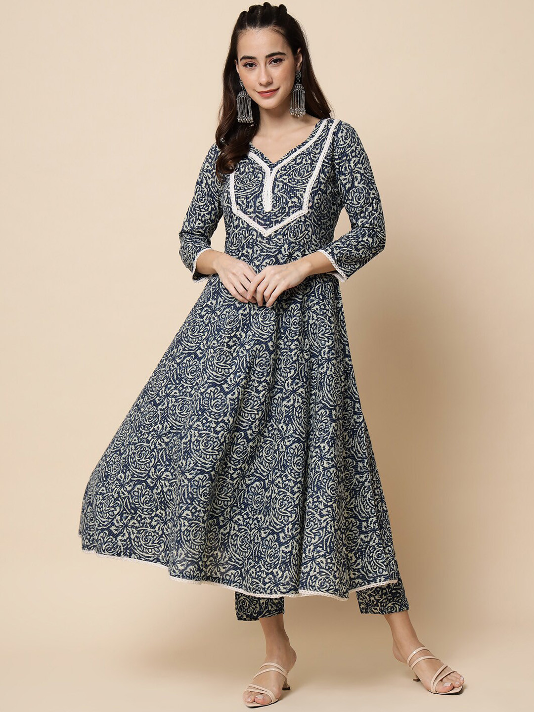 

heemara Women Navy Blue Printed Empire Pure Cotton Kurta with Trousers