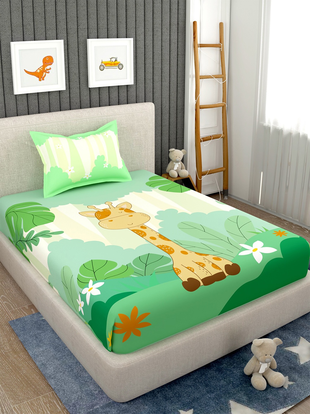 

EverHOME White & Green Graphic 160 TC Single Cotton Bedsheet with 1 Pillow Covers