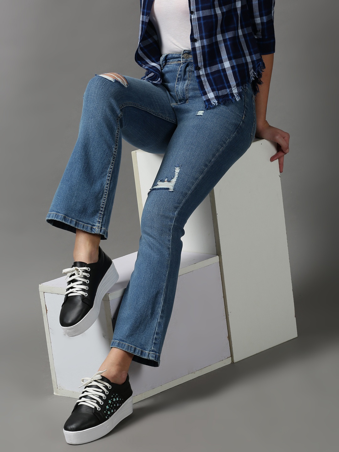 

SHOWOFF Women Blue Bootcut Mildly Distressed Light Fade Stretchable Jeans