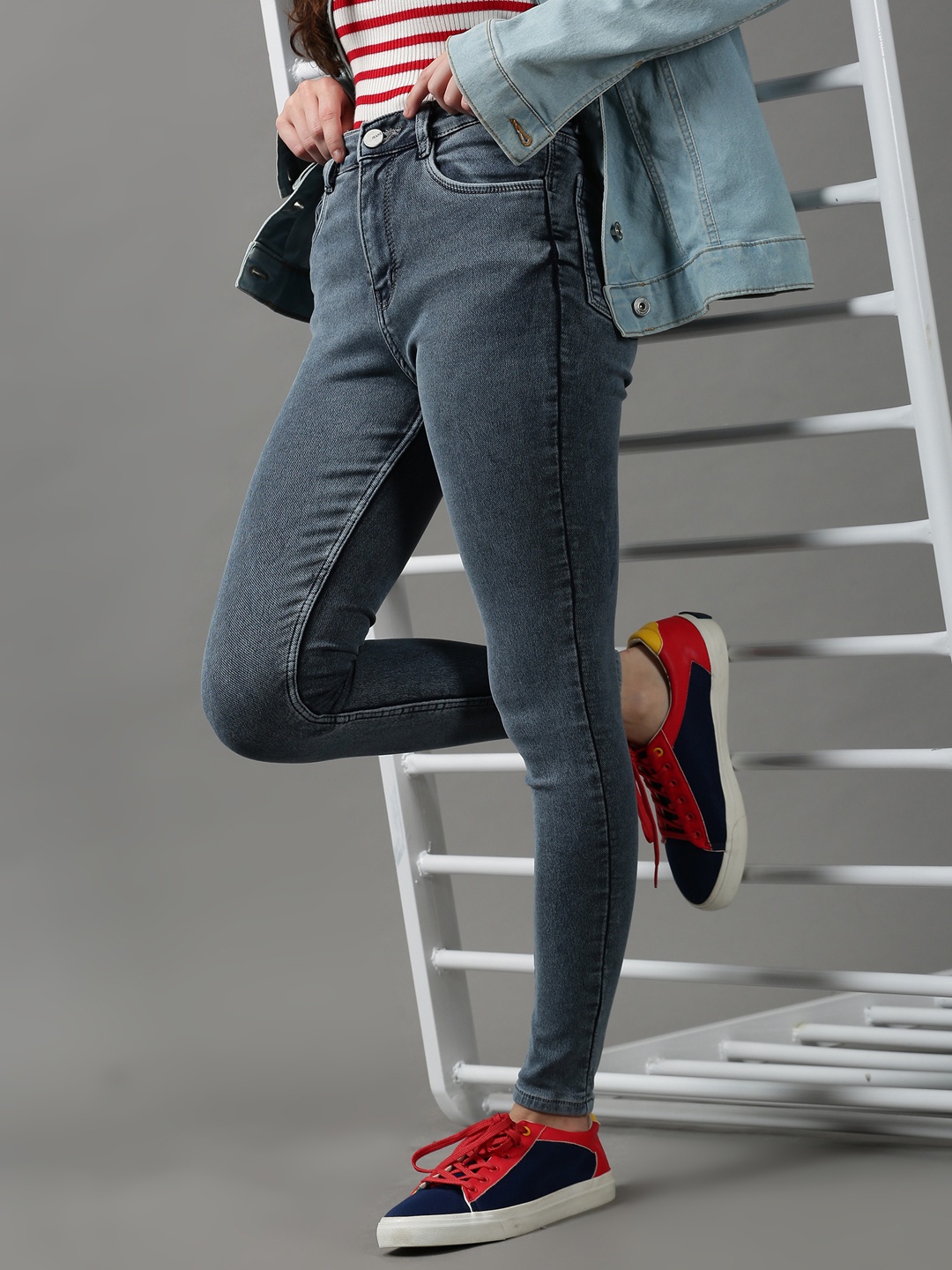 

SHOWOFF Women Grey Skinny Fit Stretchable Jeans