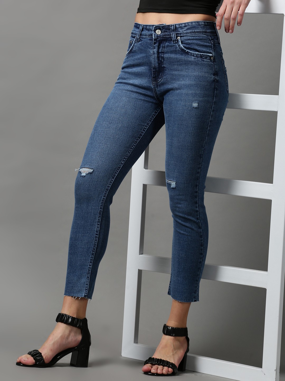 

SHOWOFF Women Blue Slim Fit Mildly Distressed Light Fade Stretchable Jeans