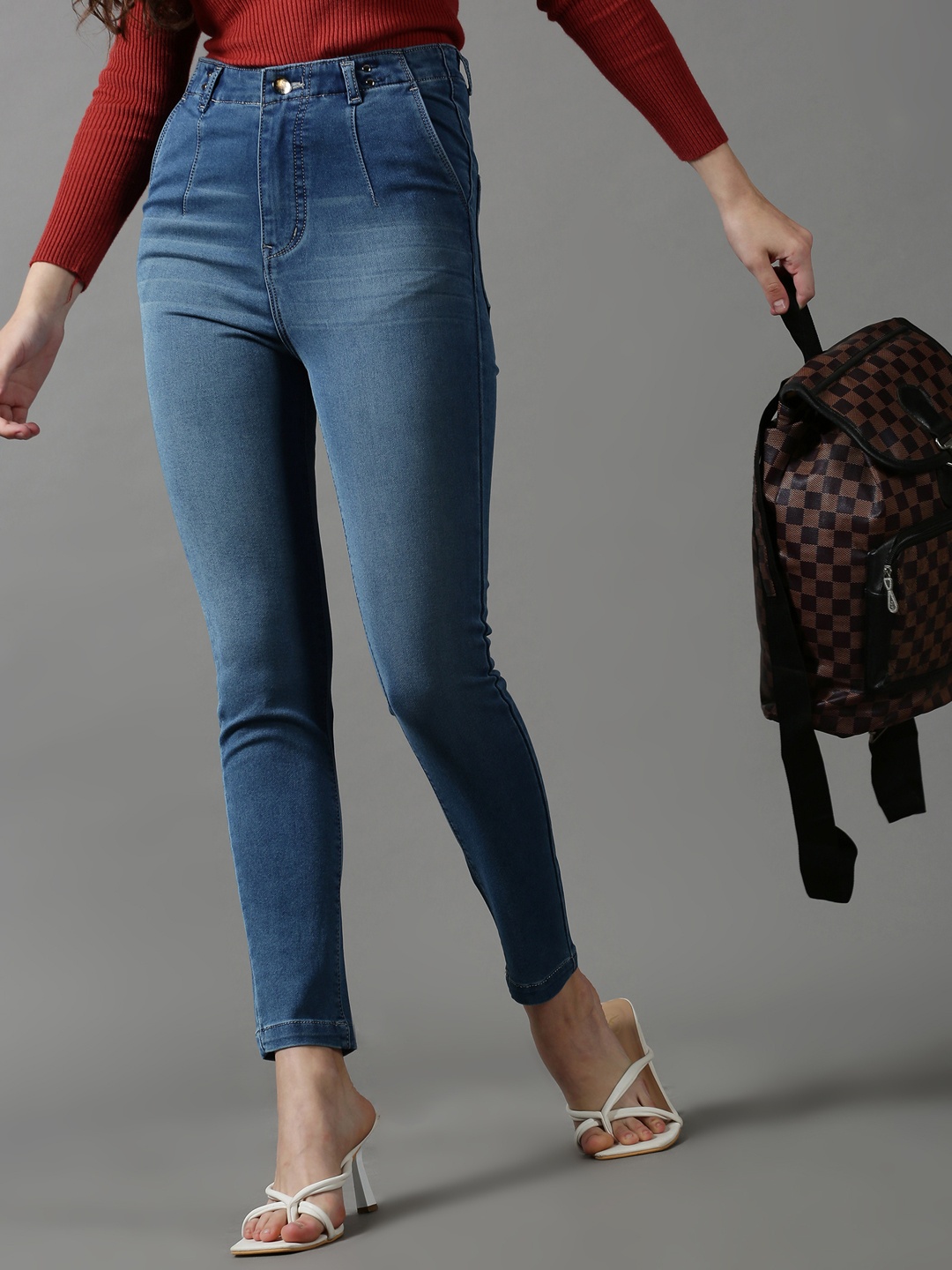 

SHOWOFF Women Blue Skinny Fit Mildly Distressed Light Fade Stretchable Jeans