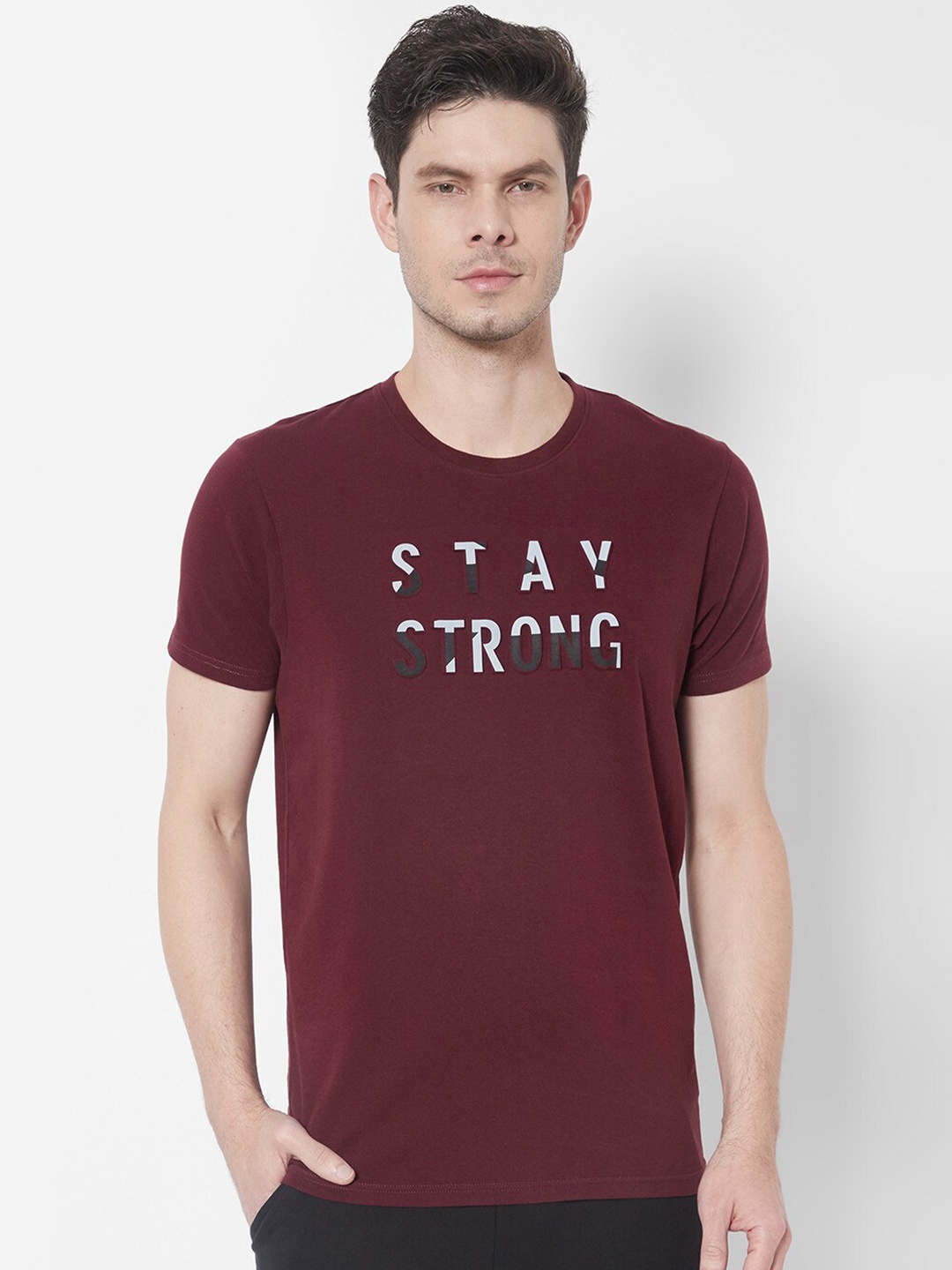 

Pepe Jeans Men Burgundy & White Typography Printed T-shirt