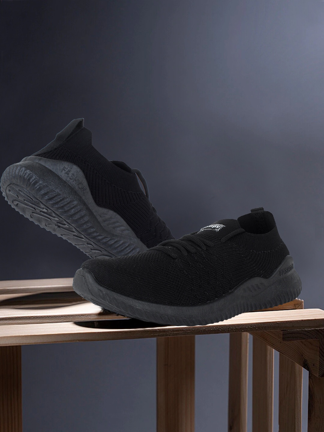 

Champs Women Black Lightweight Textured Sneakers